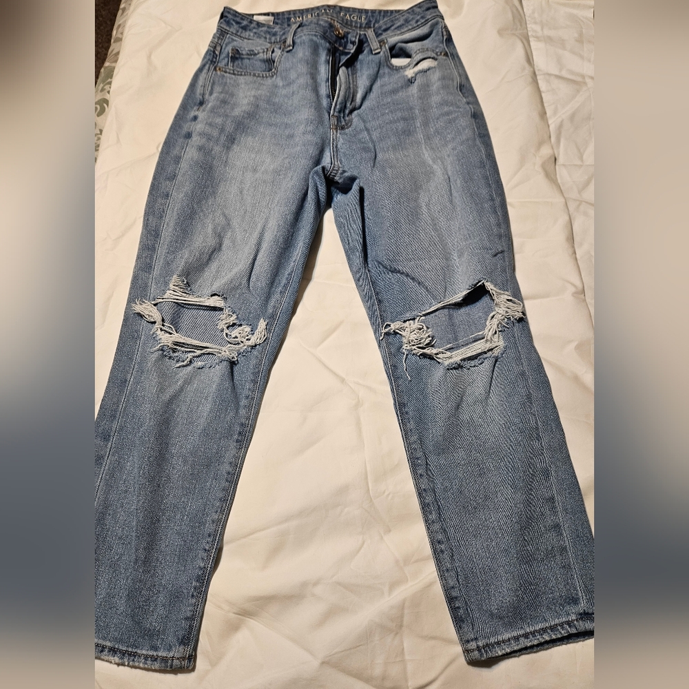 American Eagle Mom blue jeans, size 4 extra short